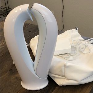 Iluminage skin smoothing laser by Pond’s Institute